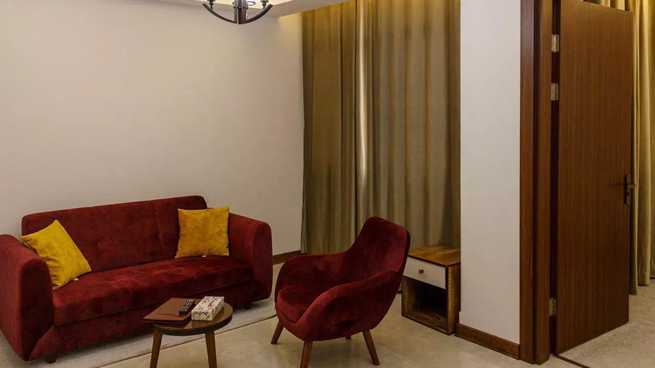 Alibaba https://cdn.alibaba.ir/ostorage/hotel-accommodation-images/67b60d9931ce2147606d0161_سوئیت یکخوابه سه نفره.webp